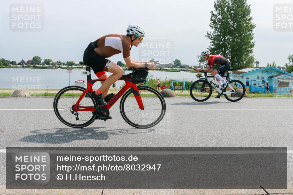 15.06.2025 - 27. Vierlanden-Triathlon H.Heesch http://msf.ph/oto/8032947 15.06.2025 11:39:41 Radfahren 692, 708 meine-sportfotos.de
