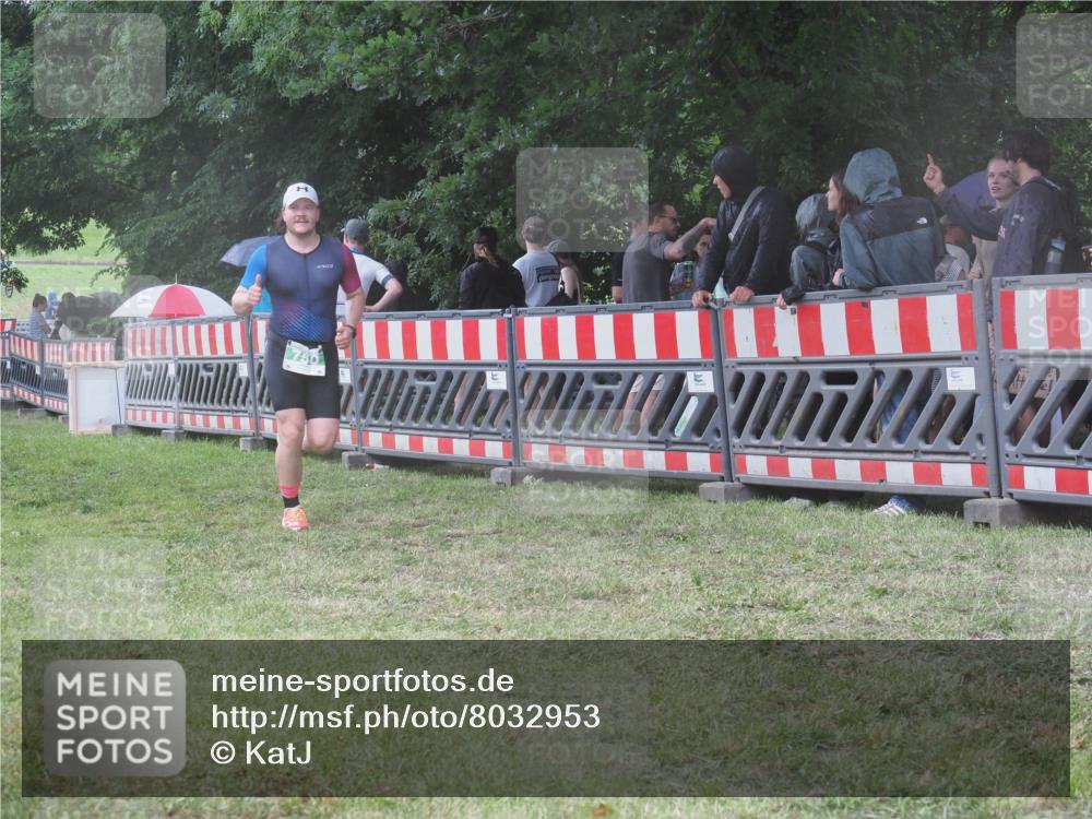 21.06.2025 - 27. Vierlanden-Triathlon KatJ http://msf.ph/oto/8032953 15.06.2025 13:44:21 Ziel 222, 750, 878 meine-sportfotos.de