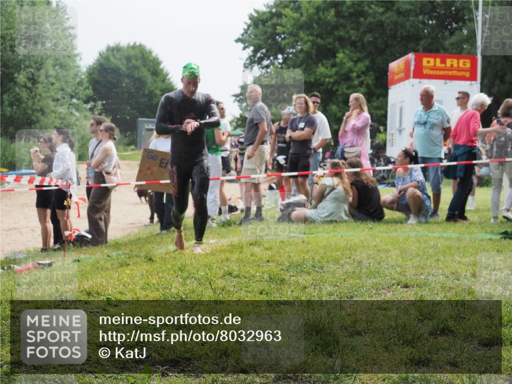 15.06.2025 - 27. Vierlanden-Triathlon KatJ http://msf.ph/oto/8032963 15.06.2025 11:14:21 Schwimmen 804, 904, 952, 962 meine-sportfotos.de
