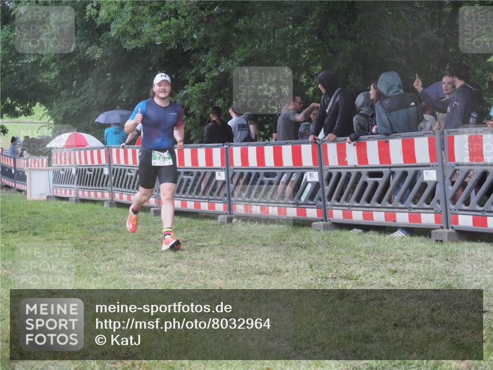 21.06.2025 - 27. Vierlanden-Triathlon KatJ http://msf.ph/oto/8032964 15.06.2025 13:44:21 Ziel 222, 750, 878 meine-sportfotos.de