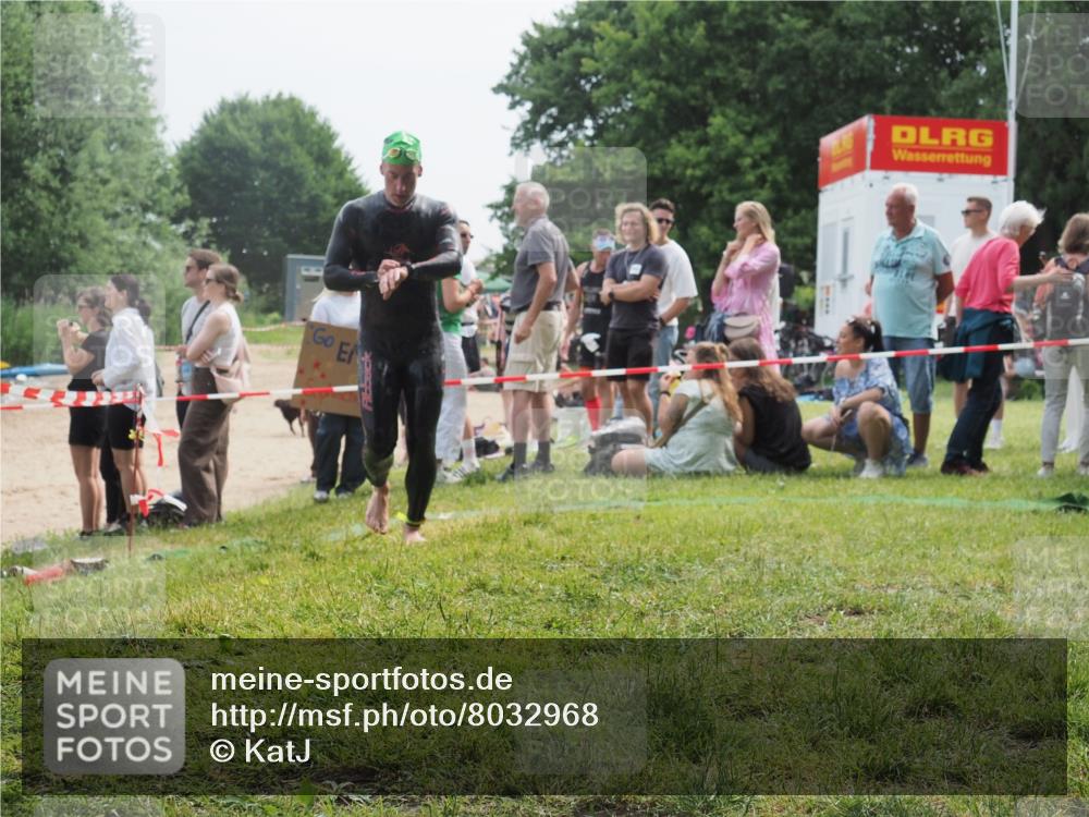 15.06.2025 - 27. Vierlanden-Triathlon KatJ http://msf.ph/oto/8032968 15.06.2025 11:14:21 Schwimmen 804, 904, 952, 962 meine-sportfotos.de