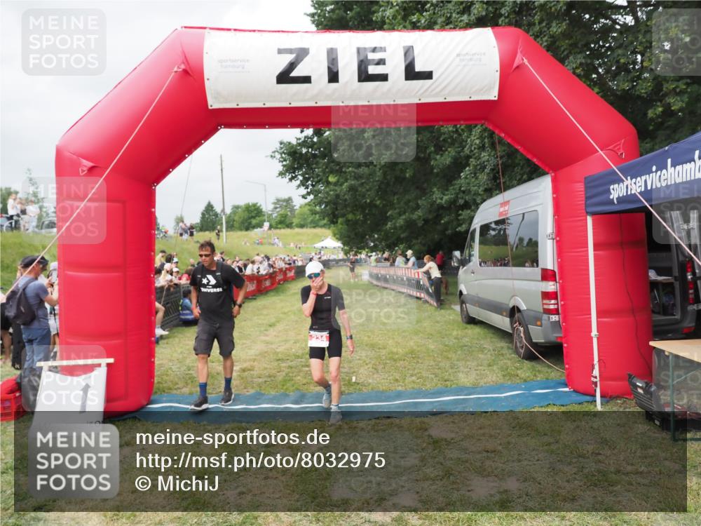 21.06.2025 - 27. Vierlanden-Triathlon MichiJ http://msf.ph/oto/8032975 15.06.2026 12:53:31 Ziel 35, 234, 732 meine-sportfotos.de