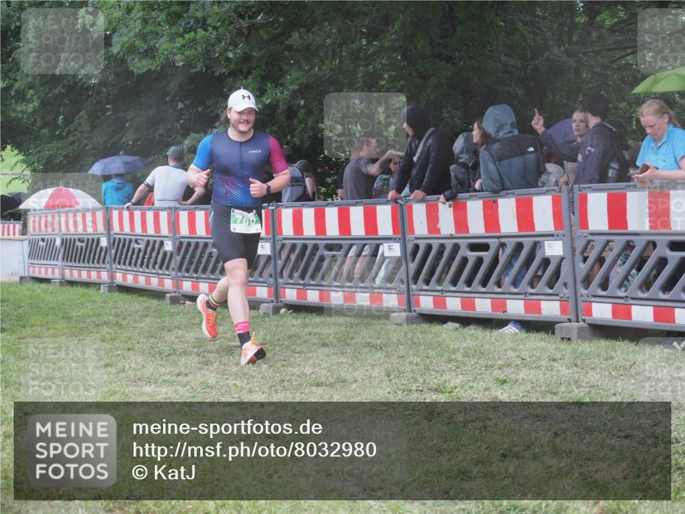21.06.2025 - 27. Vierlanden-Triathlon KatJ http://msf.ph/oto/8032980 15.06.2025 13:44:21 Ziel 222, 750, 878 meine-sportfotos.de