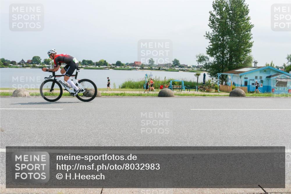 15.06.2025 - 27. Vierlanden-Triathlon H.Heesch http://msf.ph/oto/8032983 15.06.2025 11:39:42 Radfahren 692, 708 meine-sportfotos.de
