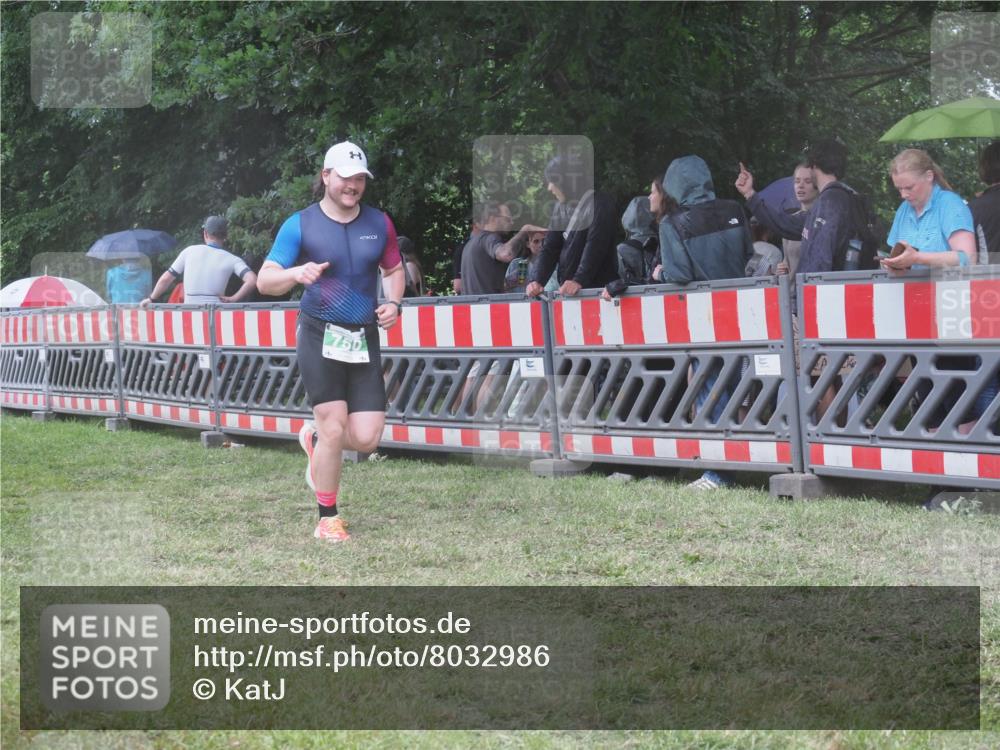 21.06.2025 - 27. Vierlanden-Triathlon KatJ http://msf.ph/oto/8032986 15.06.2025 13:44:21 Ziel 222, 750, 878 meine-sportfotos.de