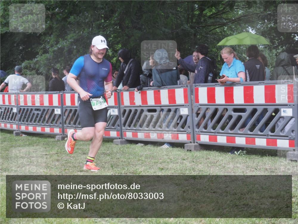 21.06.2025 - 27. Vierlanden-Triathlon KatJ http://msf.ph/oto/8033003 15.06.2025 13:44:22 Ziel 222, 750, 878 meine-sportfotos.de