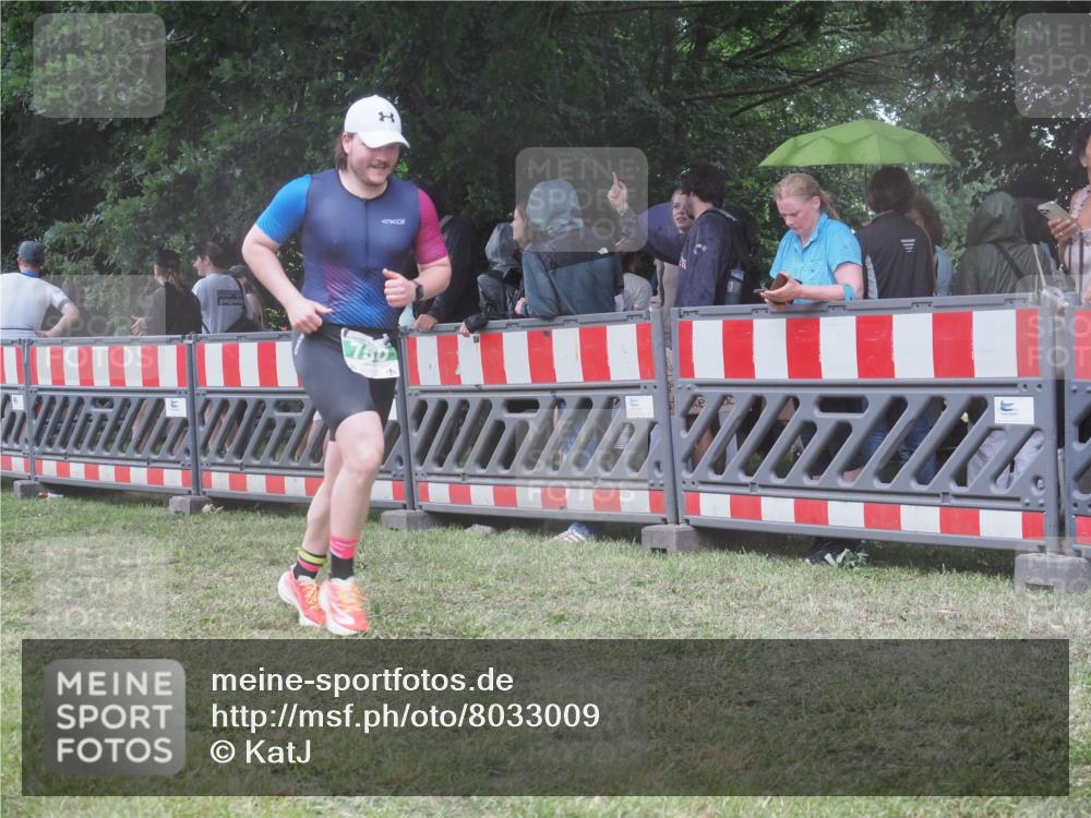 21.06.2025 - 27. Vierlanden-Triathlon KatJ http://msf.ph/oto/8033009 15.06.2025 13:44:22 Ziel 222, 750, 878 meine-sportfotos.de