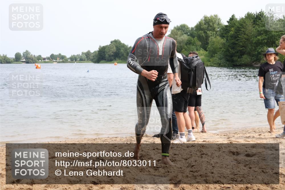 15.06.2025 - 27. Vierlanden-Triathlon Lena Gebhardt http://msf.ph/oto/8033011 15.06.2025 11:16:29 Schwimmen 815, 954 meine-sportfotos.de
