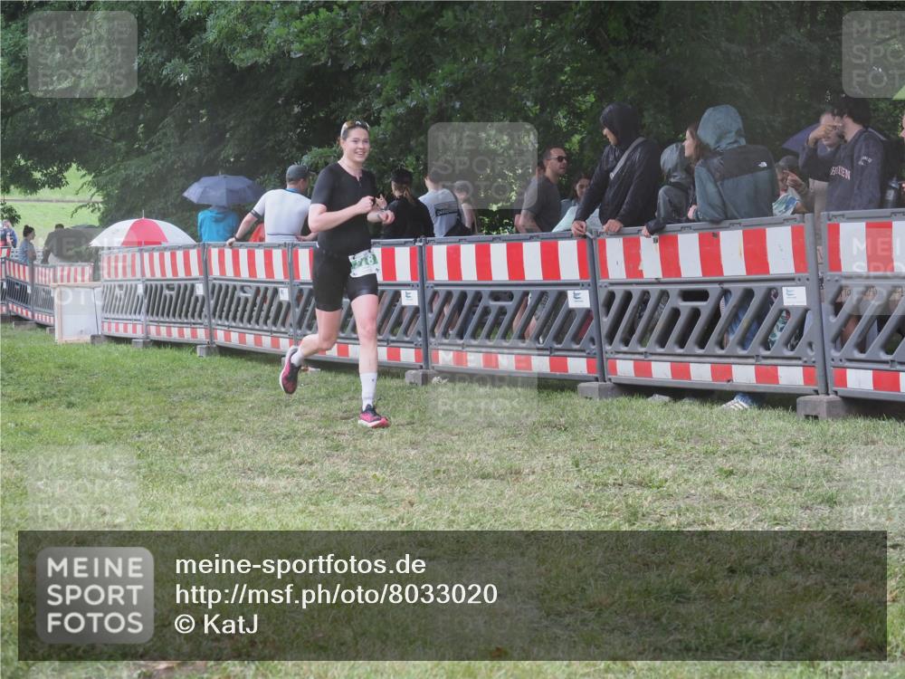 21.06.2025 - 27. Vierlanden-Triathlon KatJ http://msf.ph/oto/8033020 15.06.2025 13:44:24 Ziel 222, 750, 878 meine-sportfotos.de