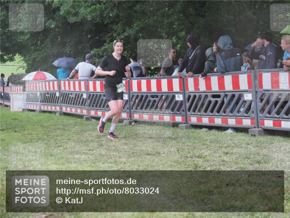 21.06.2025 - 27. Vierlanden-Triathlon KatJ http://msf.ph/oto/8033024 15.06.2025 13:44:24 Ziel 222, 750, 878 meine-sportfotos.de
