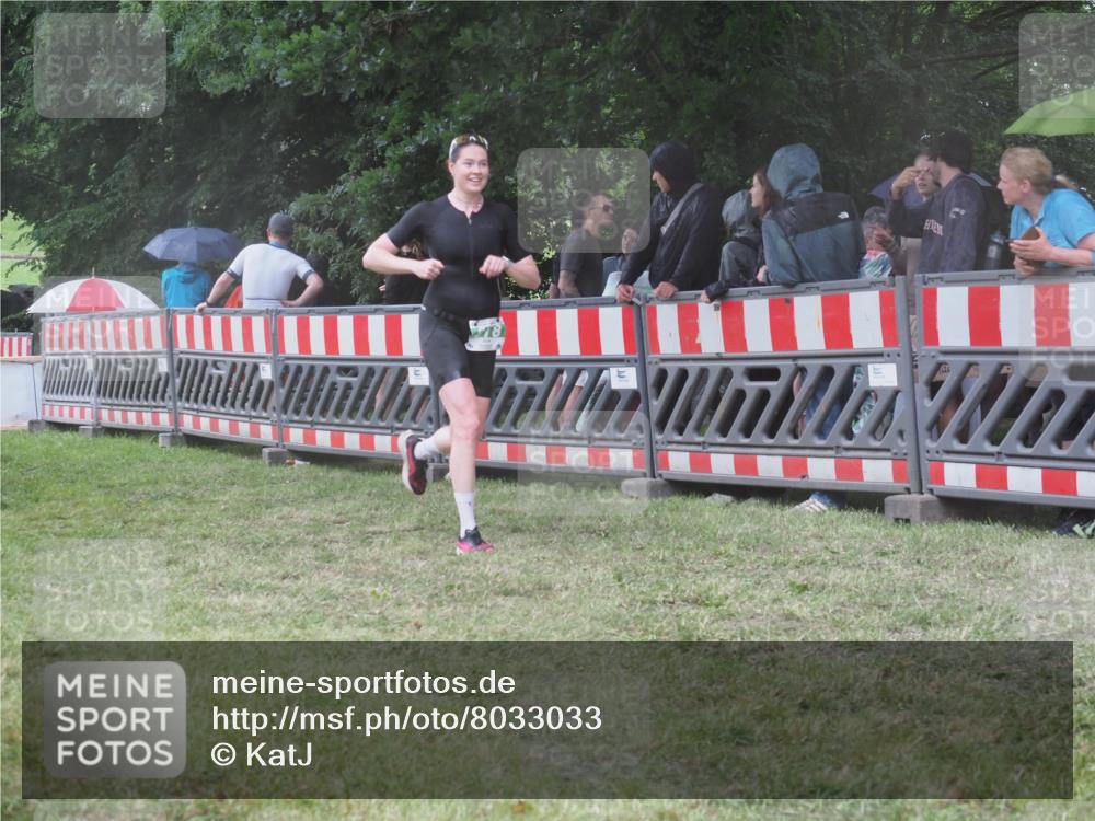 21.06.2025 - 27. Vierlanden-Triathlon KatJ http://msf.ph/oto/8033033 15.06.2025 13:44:24 Ziel 222, 750, 878 meine-sportfotos.de