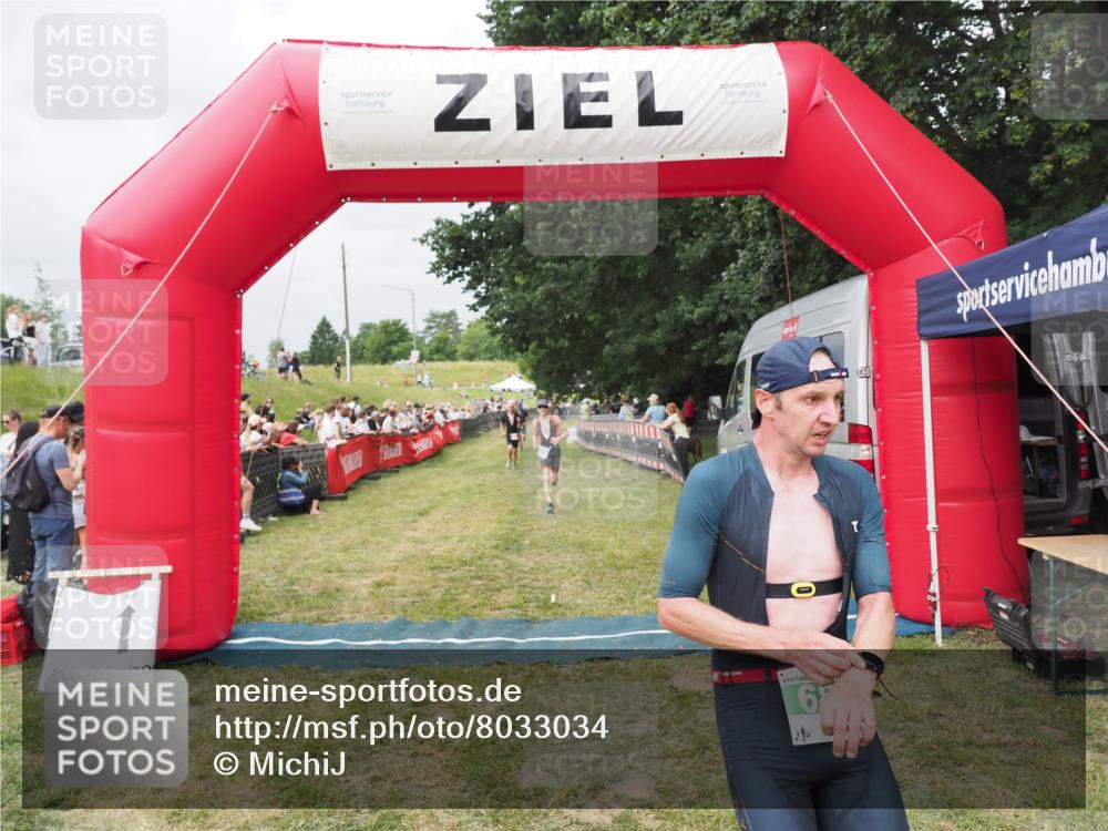 21.06.2025 - 27. Vierlanden-Triathlon MichiJ http://msf.ph/oto/8033034 15.06.2026 12:54:03 Ziel 650, 682 meine-sportfotos.de