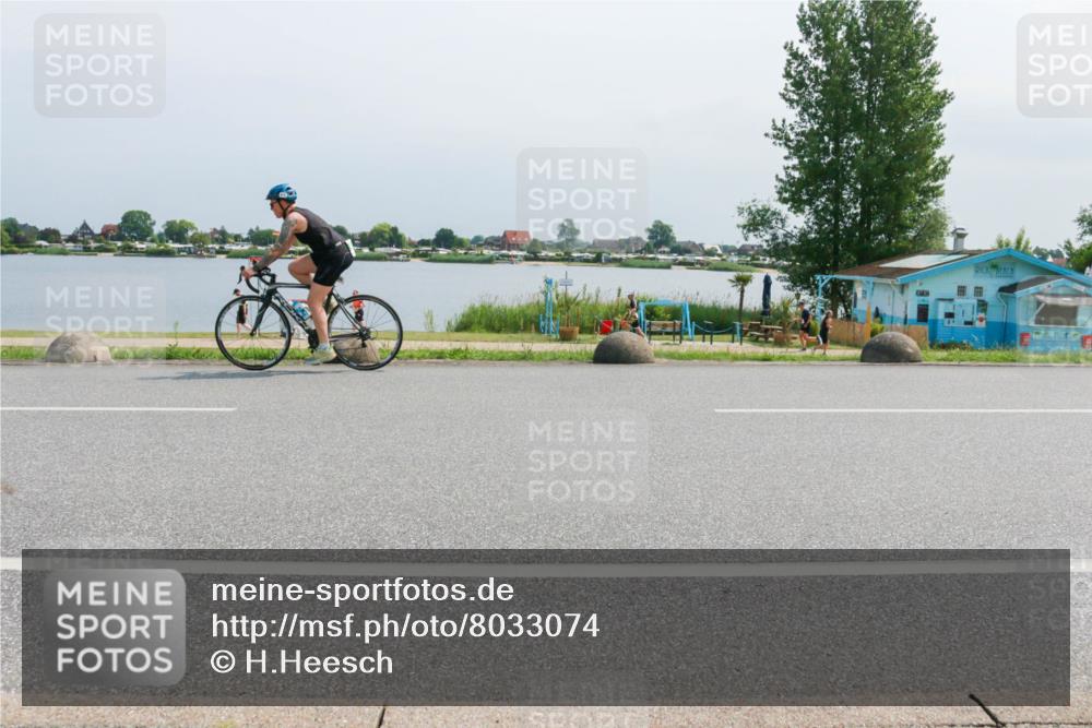 15.06.2025 - 27. Vierlanden-Triathlon H.Heesch http://msf.ph/oto/8033074 15.06.2025 11:39:46 Radfahren 692, 918 meine-sportfotos.de