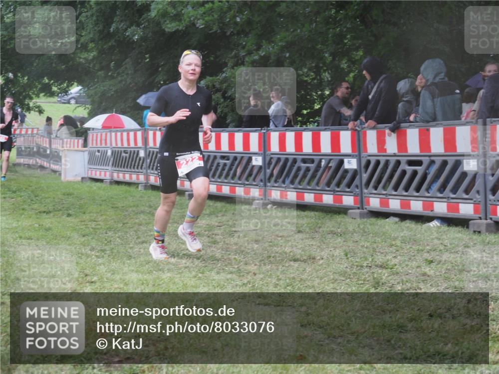 21.06.2025 - 27. Vierlanden-Triathlon KatJ http://msf.ph/oto/8033076 15.06.2025 13:44:29 Ziel 45, 222 meine-sportfotos.de