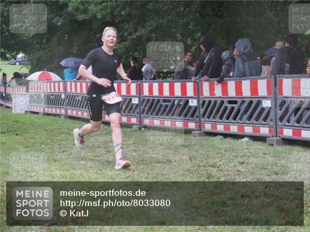 21.06.2025 - 27. Vierlanden-Triathlon KatJ http://msf.ph/oto/8033080 15.06.2025 13:44:30 Ziel 45, 222 meine-sportfotos.de
