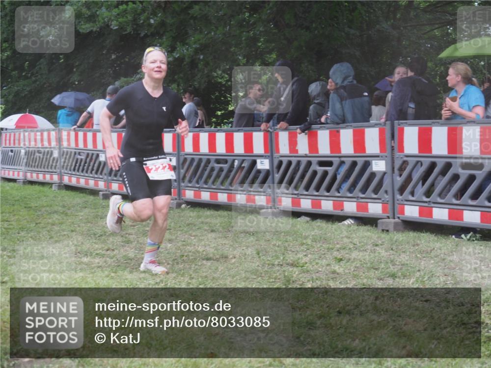 21.06.2025 - 27. Vierlanden-Triathlon KatJ http://msf.ph/oto/8033085 15.06.2025 13:44:30 Ziel 45, 222 meine-sportfotos.de