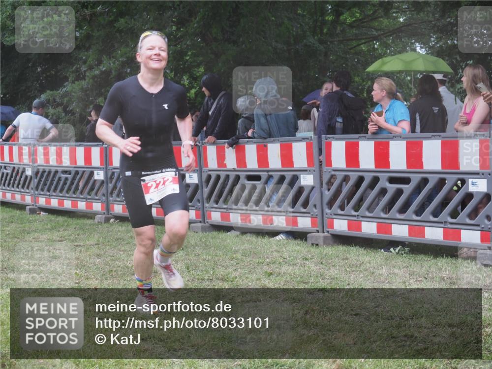 21.06.2025 - 27. Vierlanden-Triathlon KatJ http://msf.ph/oto/8033101 15.06.2025 13:44:30 Ziel 45, 222 meine-sportfotos.de