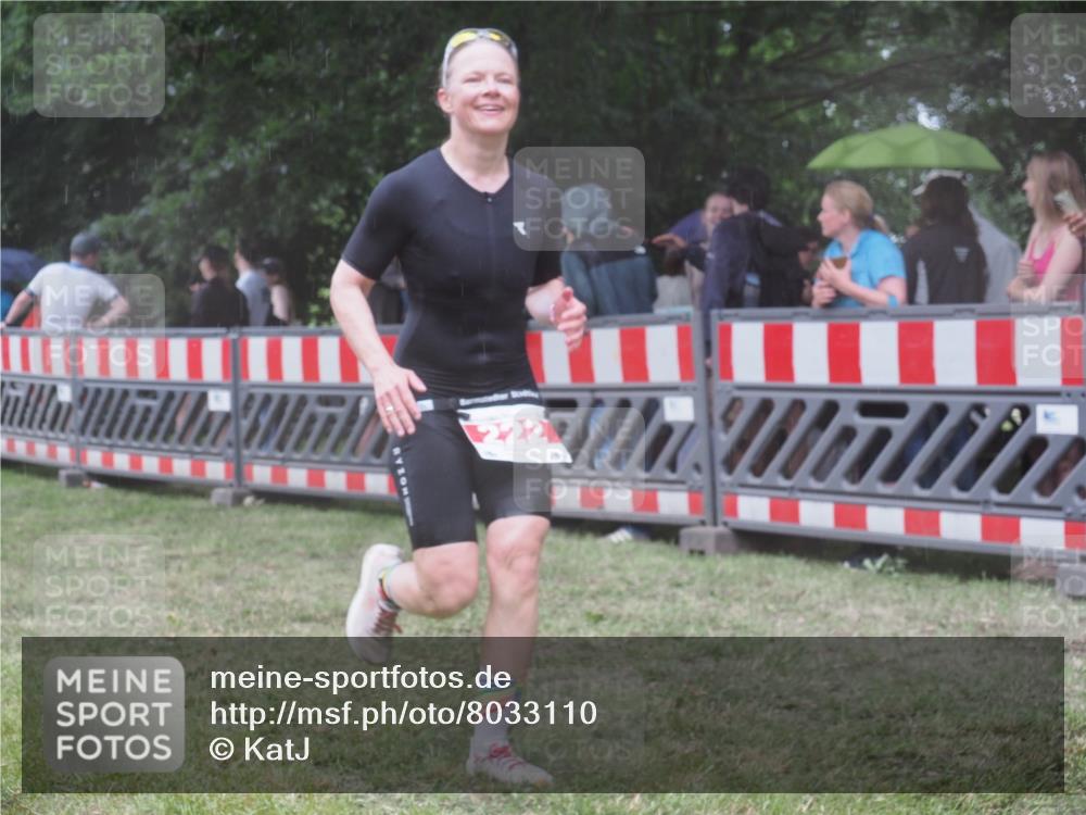 21.06.2025 - 27. Vierlanden-Triathlon KatJ http://msf.ph/oto/8033110 15.06.2025 13:44:30 Ziel 45, 222 meine-sportfotos.de