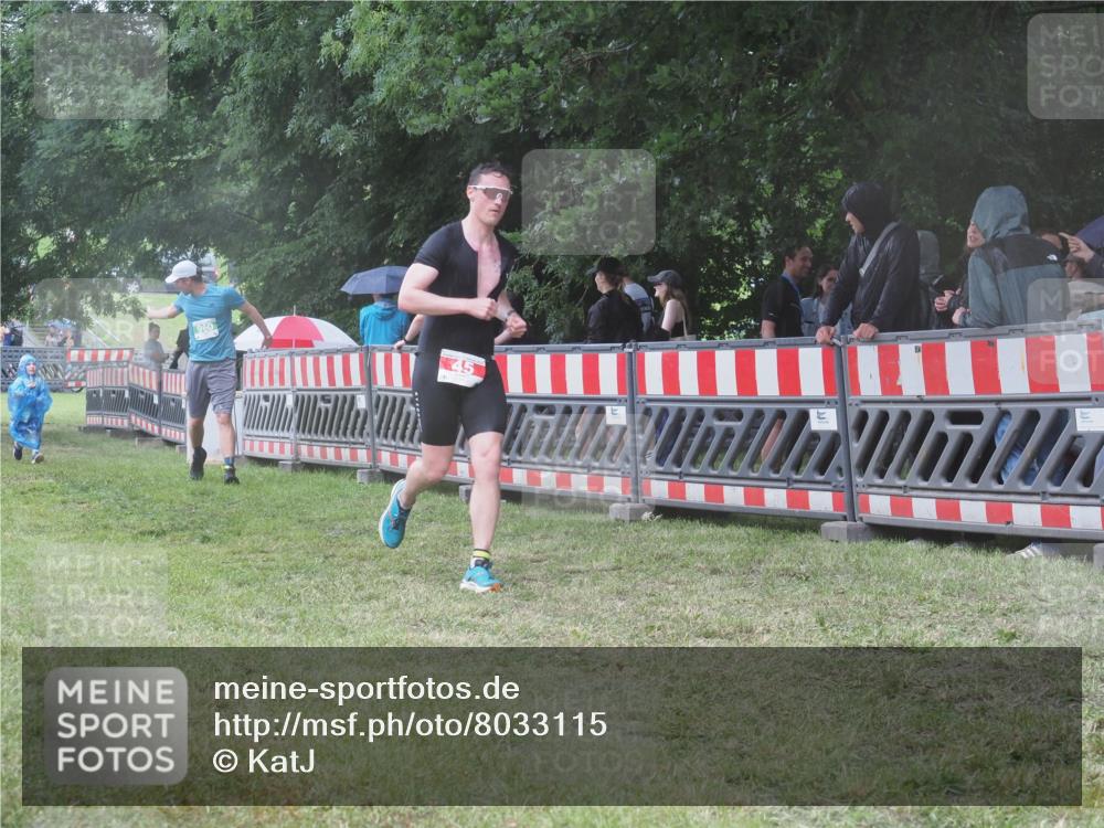 21.06.2025 - 27. Vierlanden-Triathlon KatJ http://msf.ph/oto/8033115 15.06.2025 13:44:34 Ziel 45, 960 meine-sportfotos.de