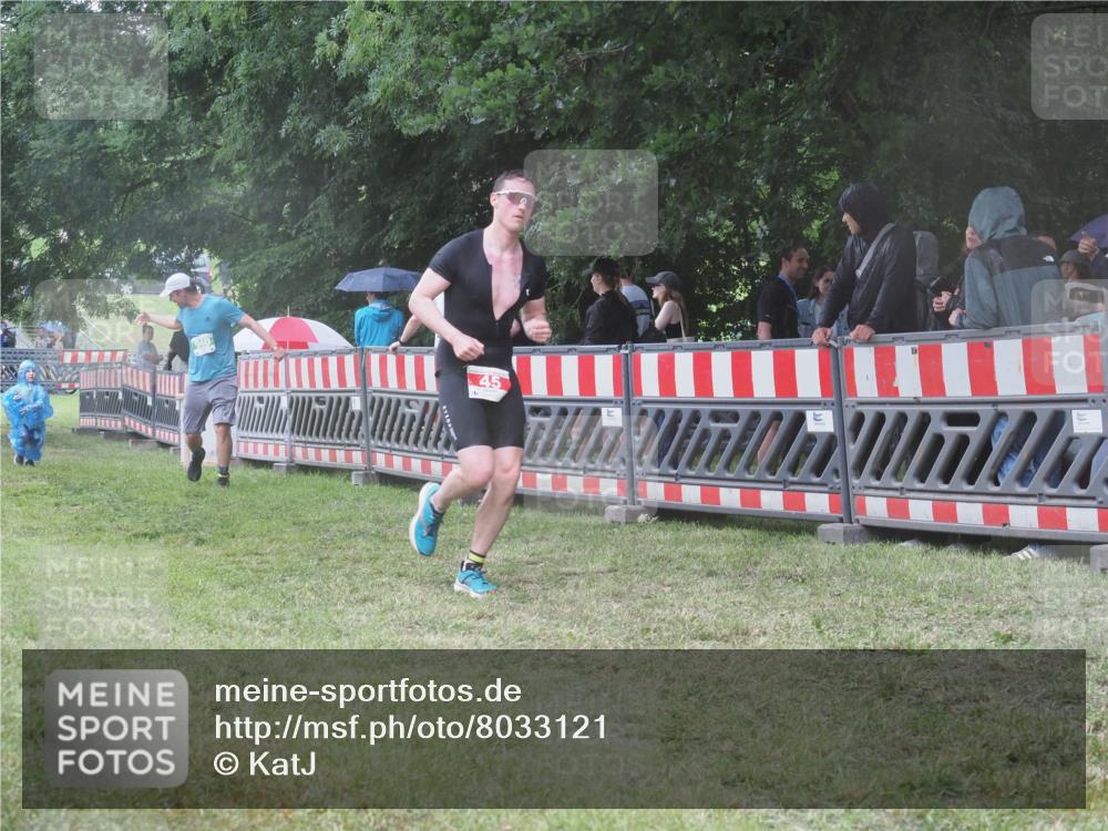 21.06.2025 - 27. Vierlanden-Triathlon KatJ http://msf.ph/oto/8033121 15.06.2025 13:44:34 Ziel 45, 960 meine-sportfotos.de