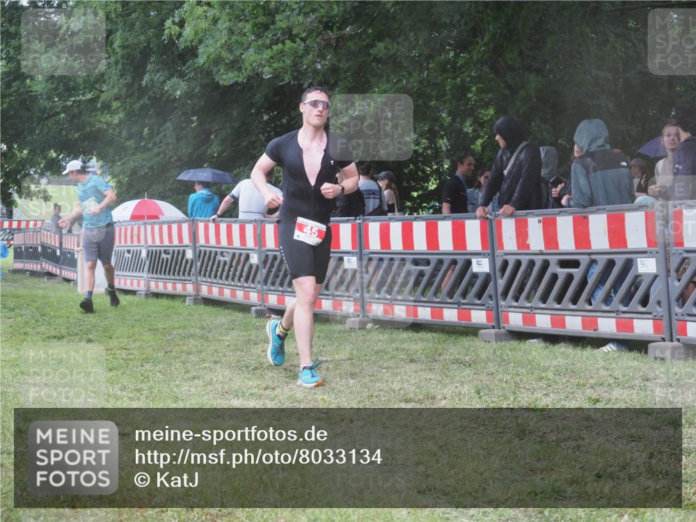 21.06.2025 - 27. Vierlanden-Triathlon KatJ http://msf.ph/oto/8033134 15.06.2025 13:44:34 Ziel 45, 960 meine-sportfotos.de