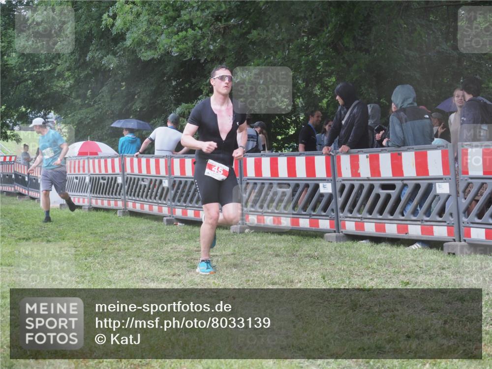 21.06.2025 - 27. Vierlanden-Triathlon KatJ http://msf.ph/oto/8033139 15.06.2025 13:44:35 Ziel 45, 960 meine-sportfotos.de