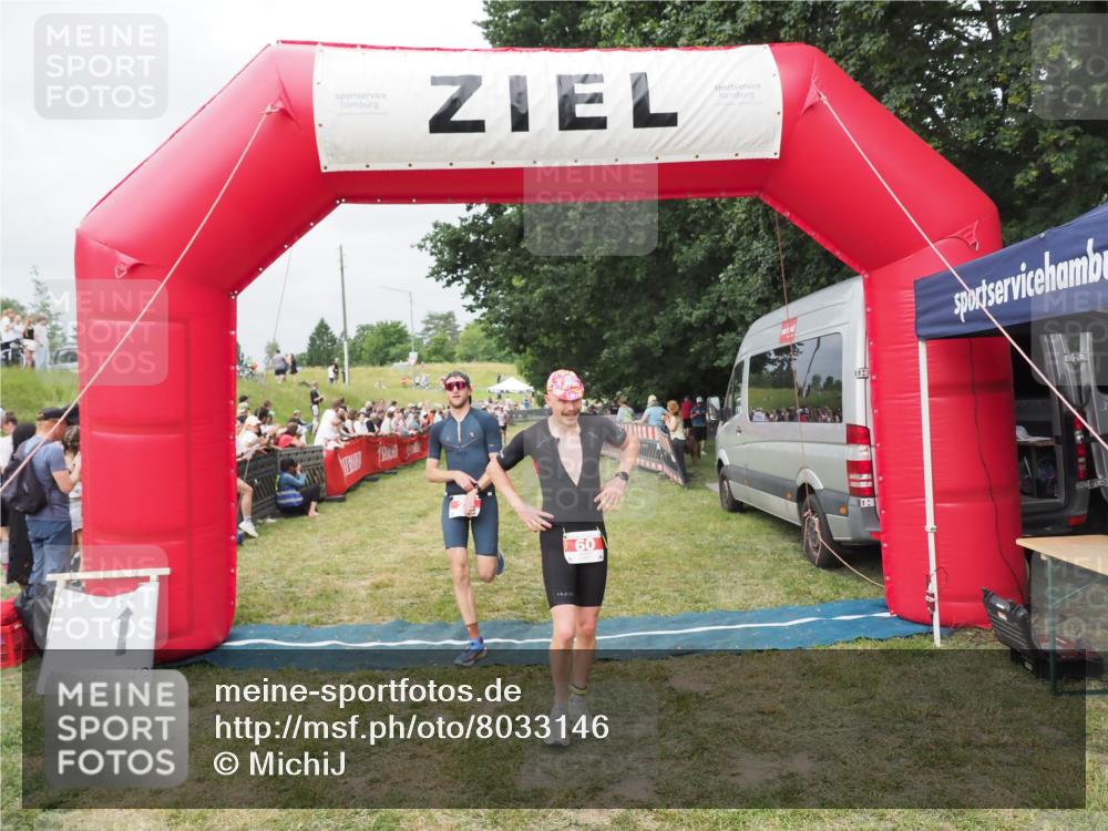 21.06.2025 - 27. Vierlanden-Triathlon MichiJ http://msf.ph/oto/8033146 15.06.2026 12:54:08 Ziel 21, 60, 650, 682 meine-sportfotos.de
