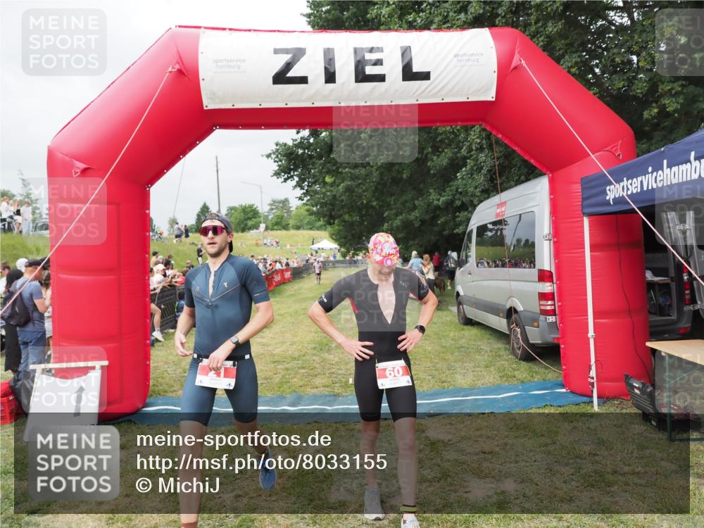 21.06.2025 - 27. Vierlanden-Triathlon MichiJ http://msf.ph/oto/8033155 15.06.2026 12:54:09 Ziel 21, 60, 650, 682 meine-sportfotos.de