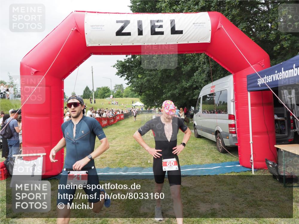 21.06.2025 - 27. Vierlanden-Triathlon MichiJ http://msf.ph/oto/8033160 15.06.2026 12:54:09 Ziel 21, 60, 650, 682 meine-sportfotos.de