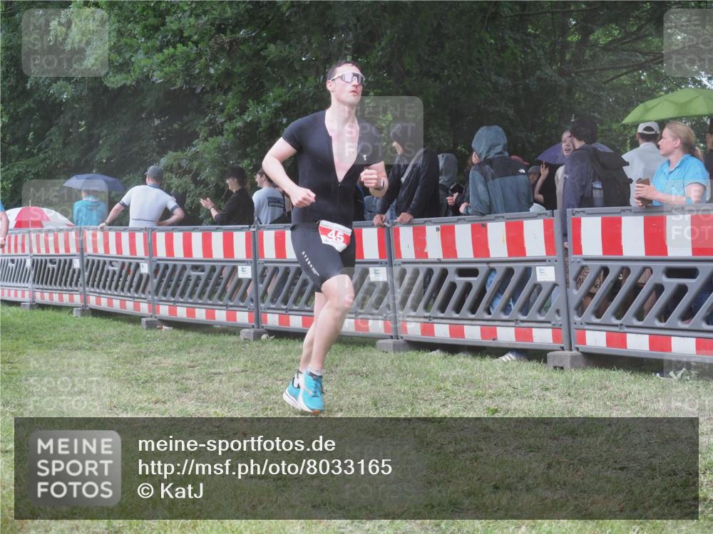 21.06.2025 - 27. Vierlanden-Triathlon KatJ http://msf.ph/oto/8033165 15.06.2025 13:44:35 Ziel 45, 960 meine-sportfotos.de