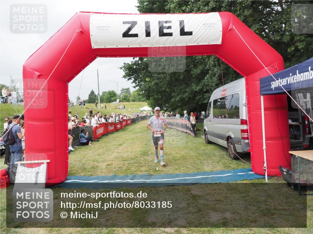21.06.2025 - 27. Vierlanden-Triathlon MichiJ http://msf.ph/oto/8033185 15.06.2026 12:54:15 Ziel 21, 60, 171 meine-sportfotos.de