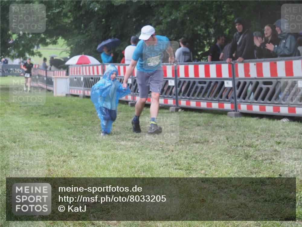 21.06.2025 - 27. Vierlanden-Triathlon KatJ http://msf.ph/oto/8033205 15.06.2025 13:44:39 Ziel 960, 1141 meine-sportfotos.de