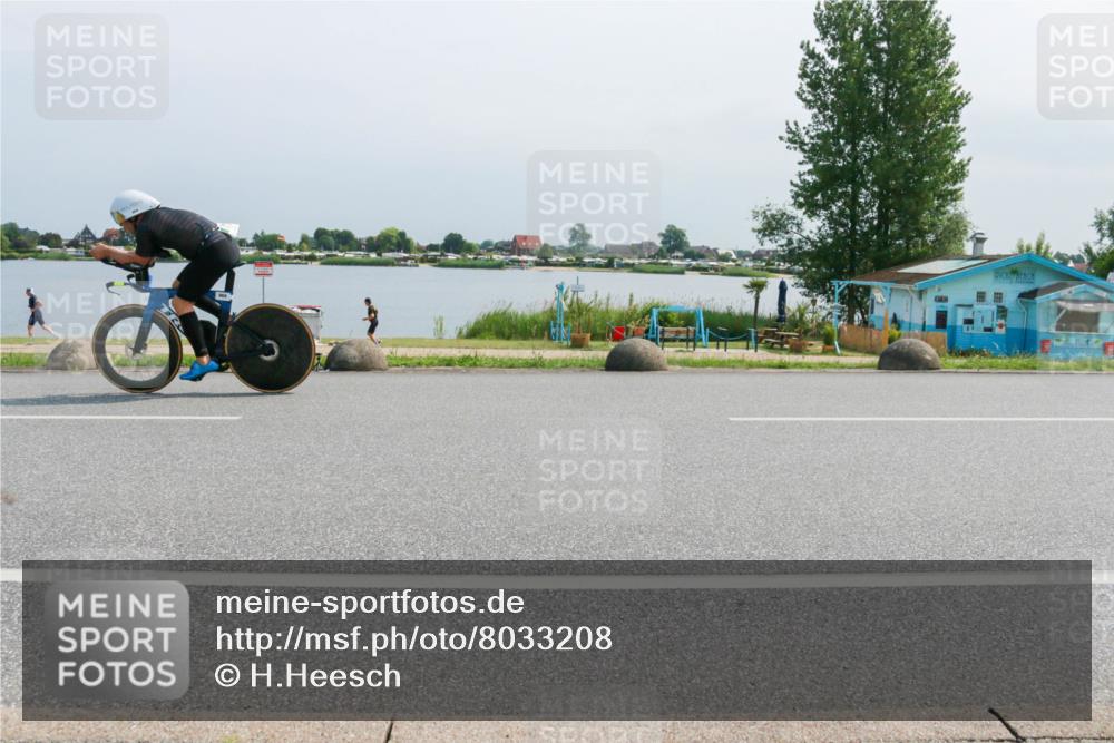 21.06.2025 - 27. Vierlanden-Triathlon H.Heesch http://msf.ph/oto/8033208 15.06.2025 11:40:11 Radfahren 774, 869 meine-sportfotos.de
