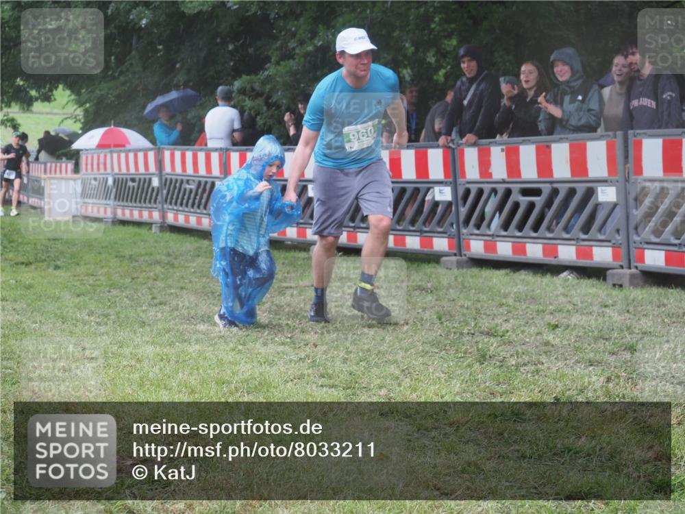 21.06.2025 - 27. Vierlanden-Triathlon KatJ http://msf.ph/oto/8033211 15.06.2025 13:44:39 Ziel 960, 1141 meine-sportfotos.de