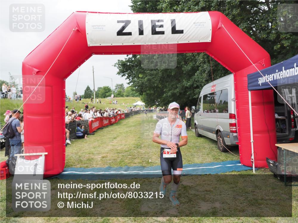 21.06.2025 - 27. Vierlanden-Triathlon MichiJ http://msf.ph/oto/8033215 15.06.2026 12:54:16 Ziel 171 meine-sportfotos.de
