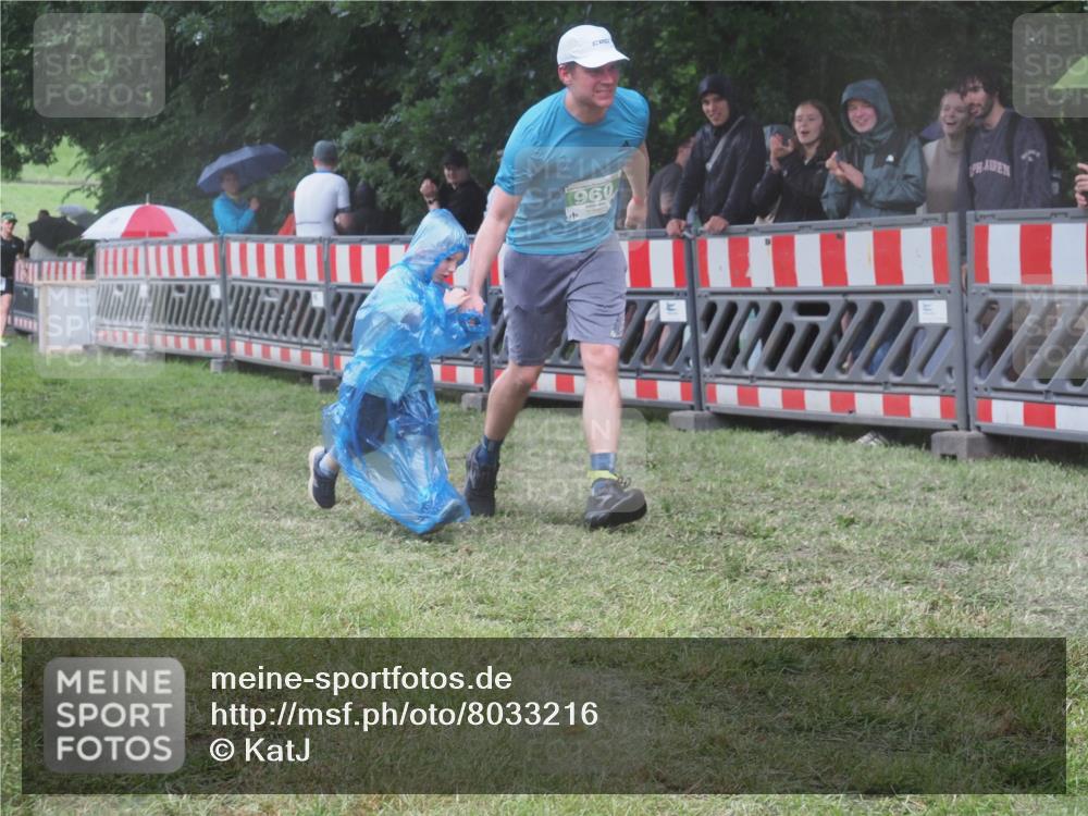 21.06.2025 - 27. Vierlanden-Triathlon KatJ http://msf.ph/oto/8033216 15.06.2025 13:44:39 Ziel 960, 1141 meine-sportfotos.de