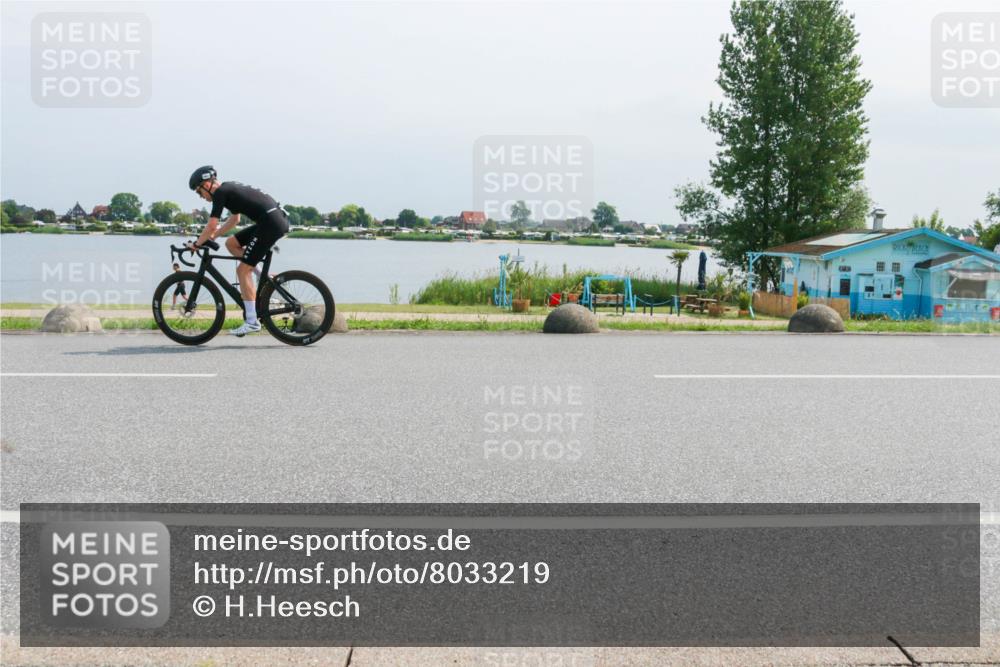 15.06.2025 - 27. Vierlanden-Triathlon H.Heesch http://msf.ph/oto/8033219 15.06.2025 11:40:13 Radfahren 662, 774, 869 meine-sportfotos.de