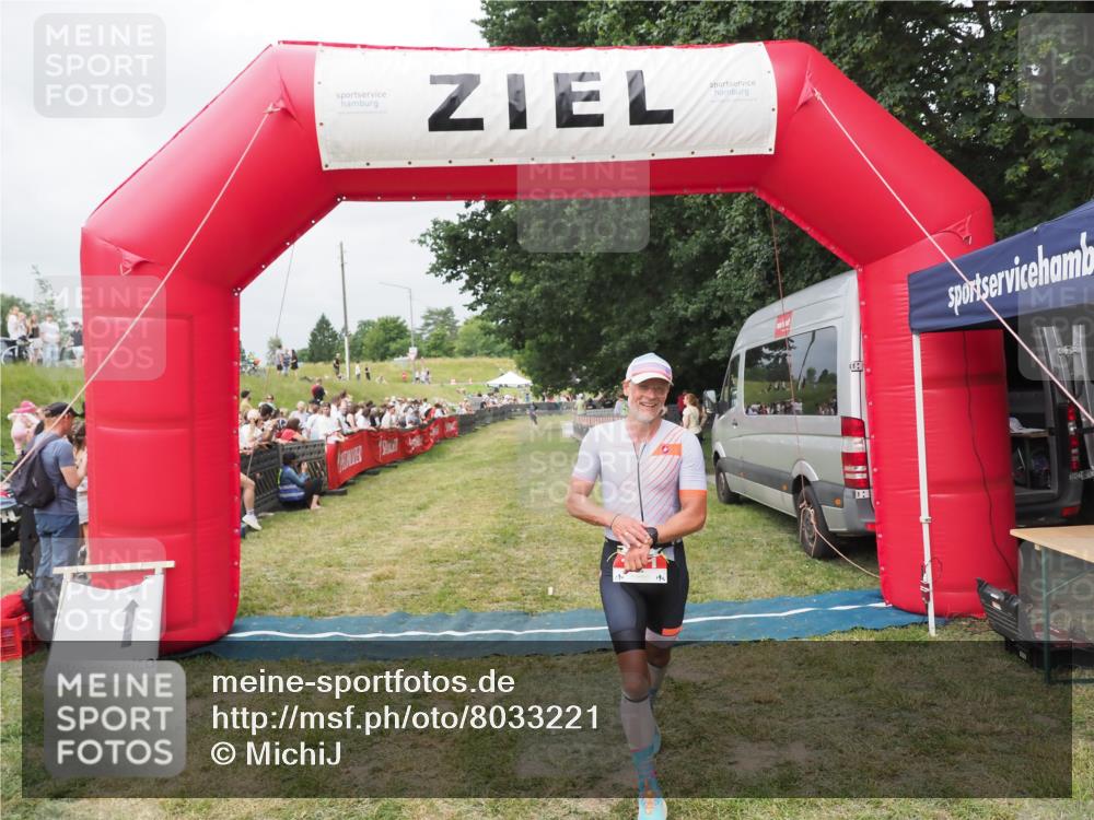 21.06.2025 - 27. Vierlanden-Triathlon MichiJ http://msf.ph/oto/8033221 15.06.2026 12:54:17 Ziel 171 meine-sportfotos.de