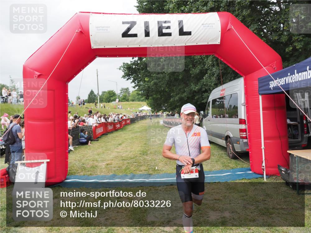 21.06.2025 - 27. Vierlanden-Triathlon MichiJ http://msf.ph/oto/8033226 15.06.2026 12:54:17 Ziel 171 meine-sportfotos.de