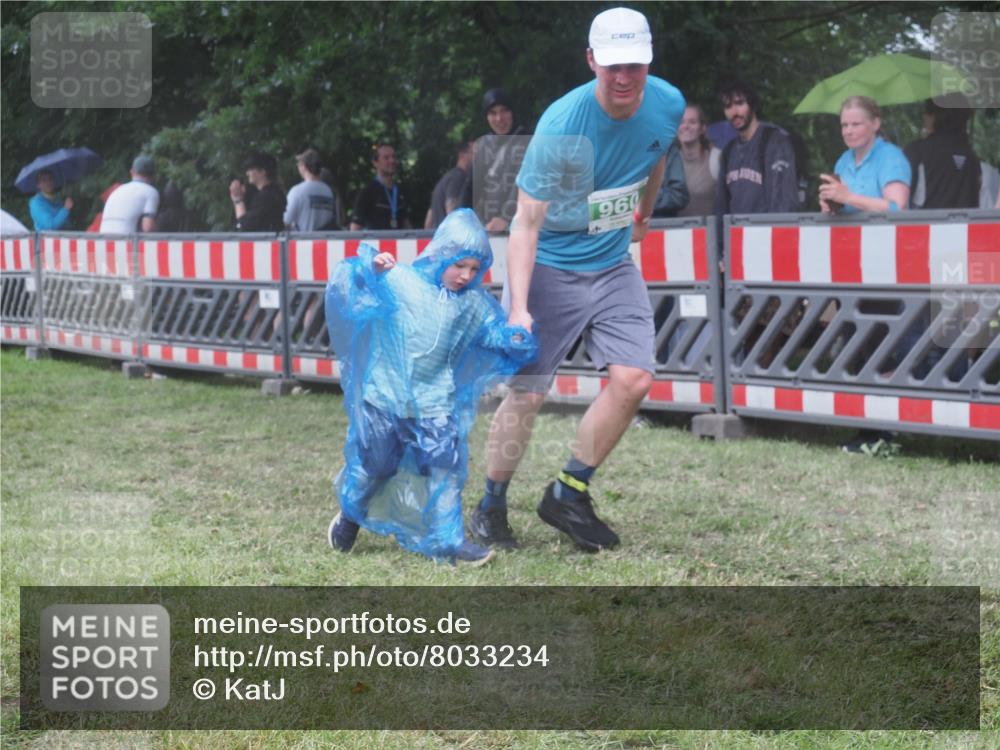 21.06.2025 - 27. Vierlanden-Triathlon KatJ http://msf.ph/oto/8033234 15.06.2025 13:44:40 Ziel 960, 1141 meine-sportfotos.de