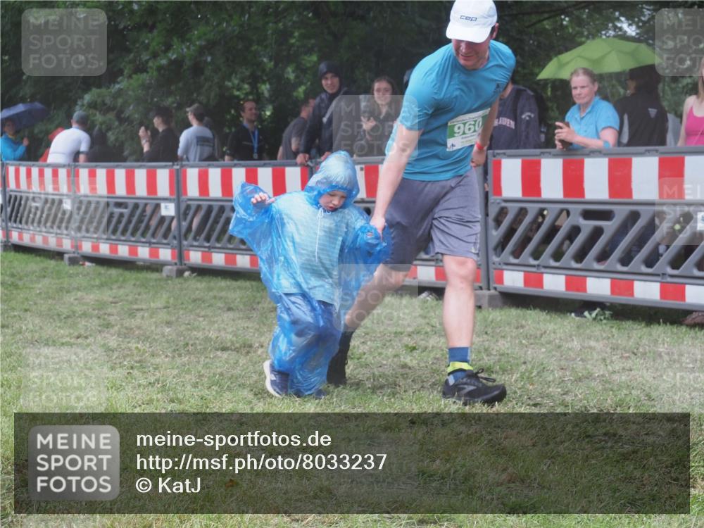 21.06.2025 - 27. Vierlanden-Triathlon KatJ http://msf.ph/oto/8033237 15.06.2025 13:44:40 Ziel 960, 1141 meine-sportfotos.de