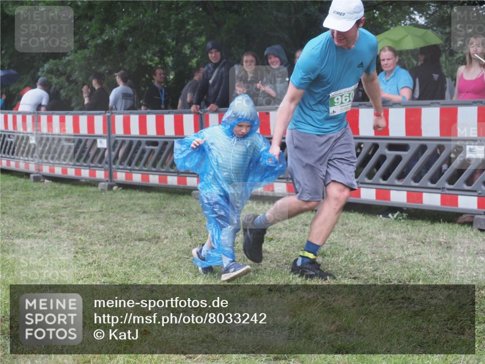 21.06.2025 - 27. Vierlanden-Triathlon KatJ http://msf.ph/oto/8033242 15.06.2025 13:44:40 Ziel 960, 1141 meine-sportfotos.de