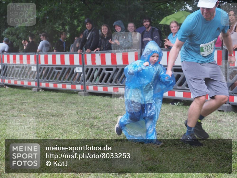 21.06.2025 - 27. Vierlanden-Triathlon KatJ http://msf.ph/oto/8033253 15.06.2025 13:44:41 Ziel 960, 1141 meine-sportfotos.de