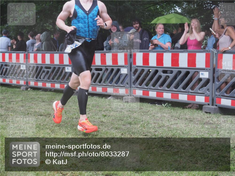 21.06.2025 - 27. Vierlanden-Triathlon KatJ http://msf.ph/oto/8033287 15.06.2025 13:44:46 Ziel 82, 1141 meine-sportfotos.de