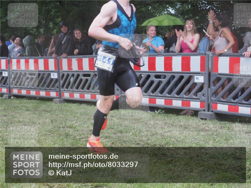 21.06.2025 - 27. Vierlanden-Triathlon KatJ http://msf.ph/oto/8033297 15.06.2025 13:44:46 Ziel 82, 1141 meine-sportfotos.de