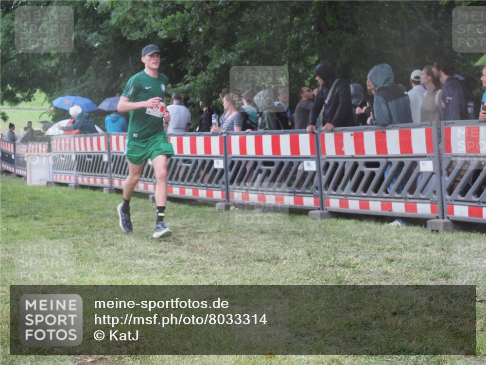 21.06.2025 - 27. Vierlanden-Triathlon KatJ http://msf.ph/oto/8033314 15.06.2025 13:44:55 Ziel 82, 811, 1114 meine-sportfotos.de