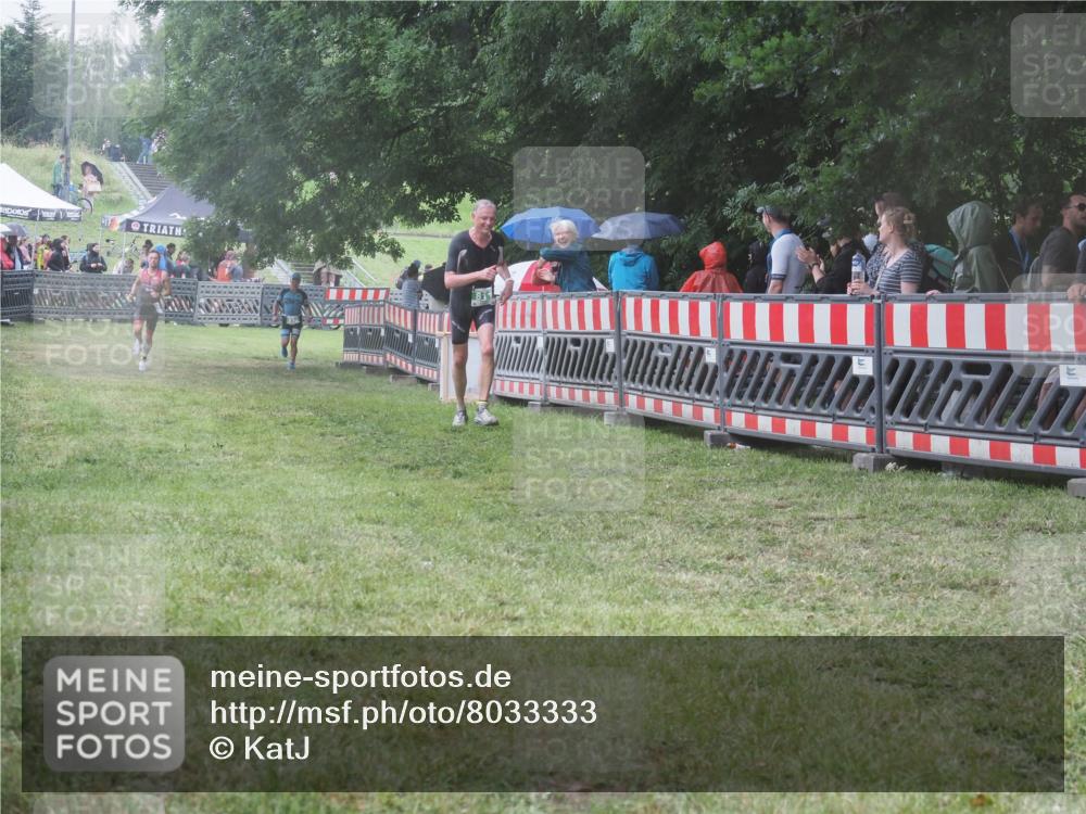 21.06.2025 - 27. Vierlanden-Triathlon KatJ http://msf.ph/oto/8033333 15.06.2025 13:45:00 Ziel 811, 881, 930, 956, 1114 meine-sportfotos.de