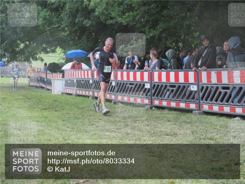 21.06.2025 - 27. Vierlanden-Triathlon KatJ http://msf.ph/oto/8033334 15.06.2025 13:45:02 Ziel 811, 881, 930, 956, 1114 meine-sportfotos.de