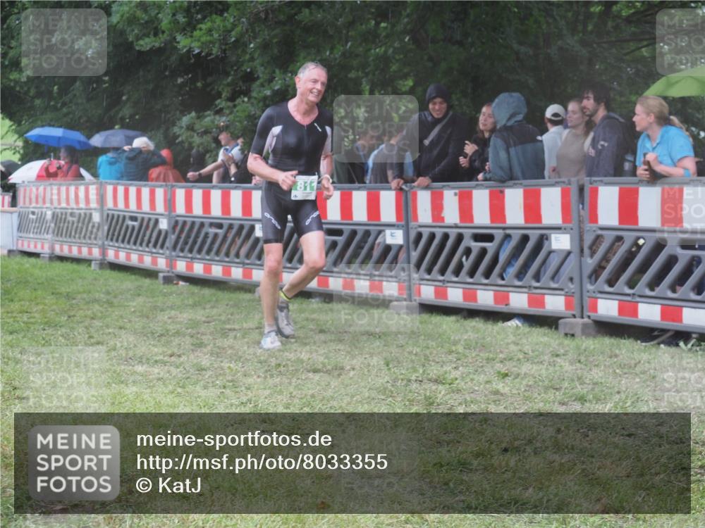 21.06.2025 - 27. Vierlanden-Triathlon KatJ http://msf.ph/oto/8033355 15.06.2025 13:45:03 Ziel 811, 881, 930, 956, 1114 meine-sportfotos.de
