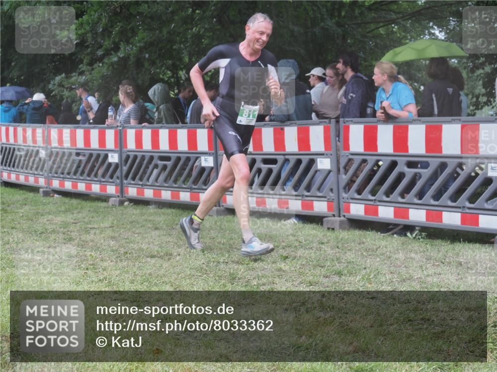 21.06.2025 - 27. Vierlanden-Triathlon KatJ http://msf.ph/oto/8033362 15.06.2025 13:45:03 Ziel 811, 881, 930, 956, 1114 meine-sportfotos.de